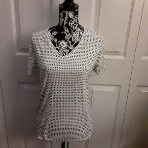 Cute White Alfani V-Neck Shirt- Size M